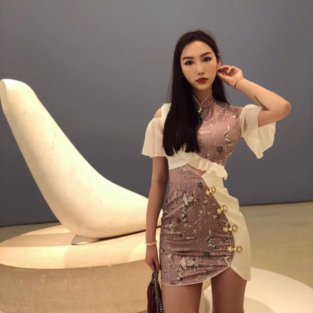 Pink fitted cheongsam